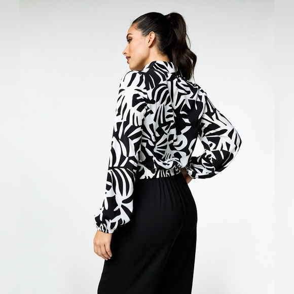 NWT INTEMPO Twist Front Crop Shirt Size XS - Picture 3 of 8